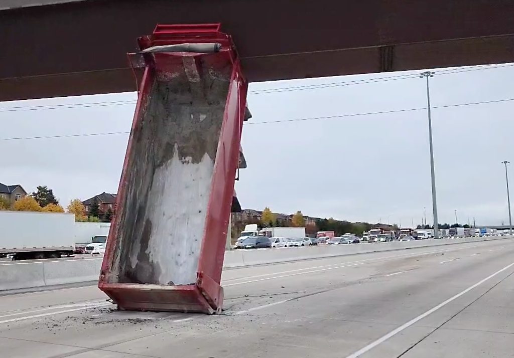 Hwy 401 In Mississauga Reopens After Morning Dump Truck Crash, Driver ...