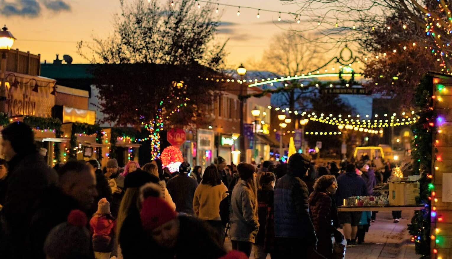 Outdoor Christmas Market makes festive return to Niagara Falls | insauga