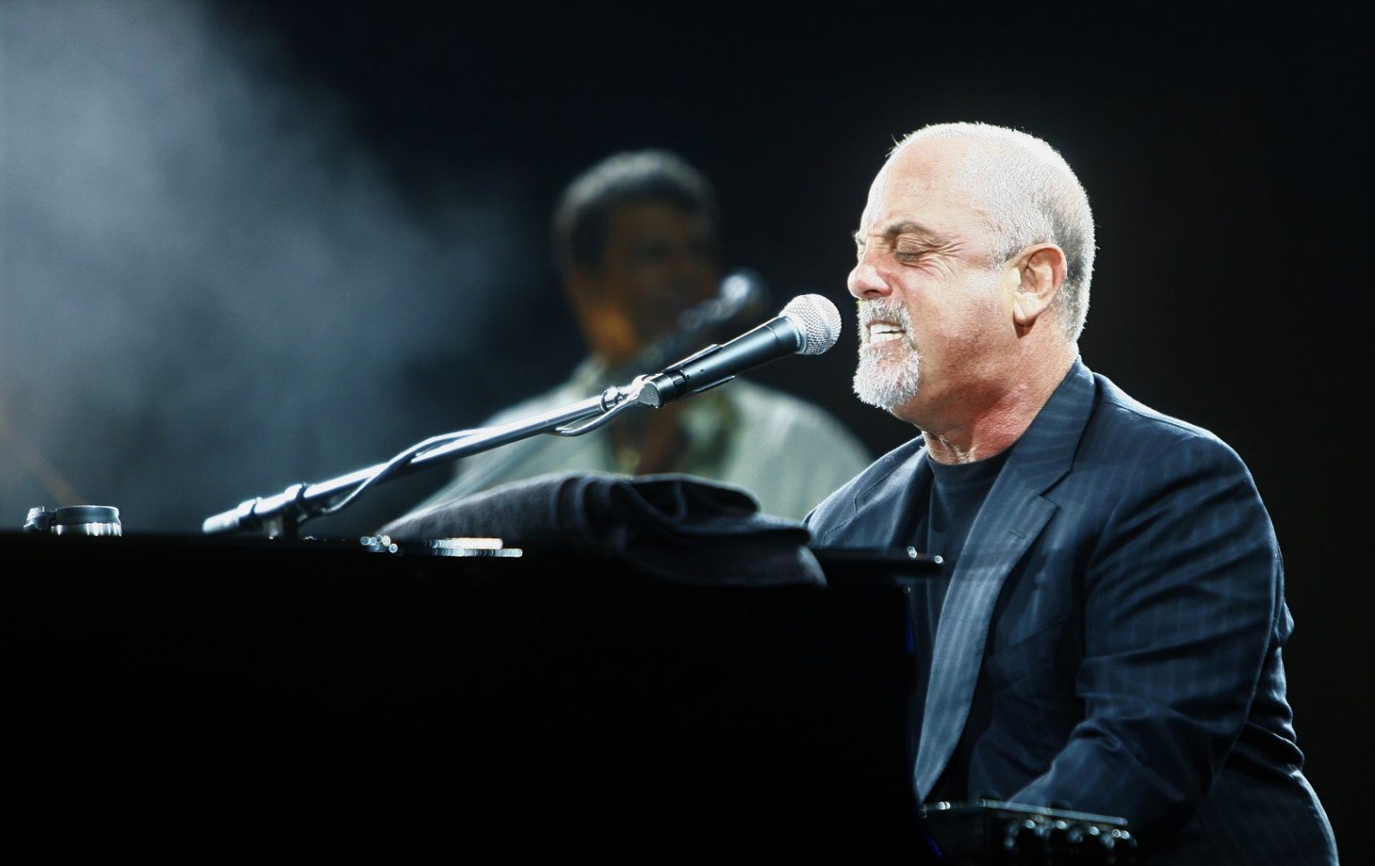 'Piano Man' playing the official opening night for Niagara Falls casino ...