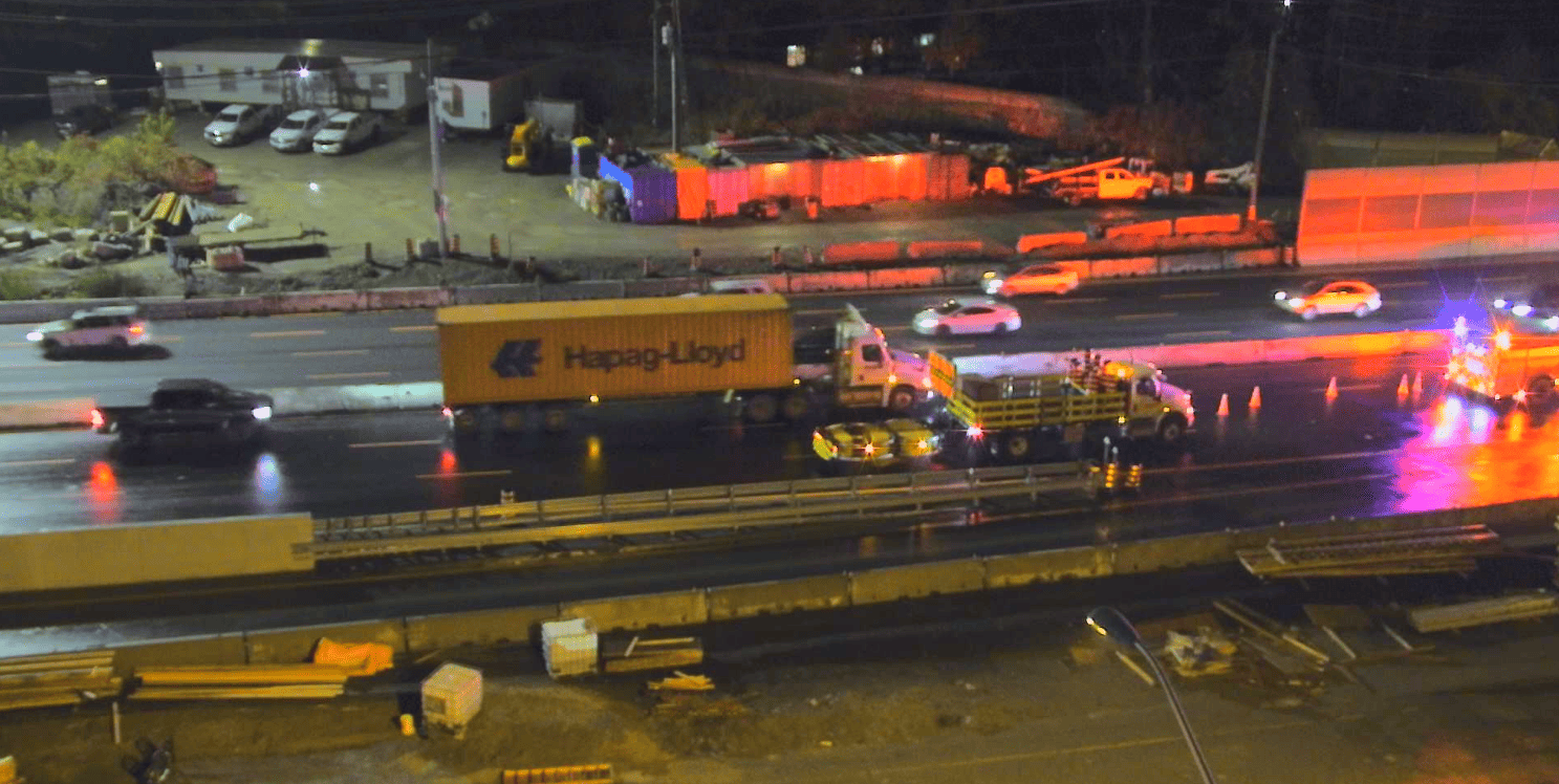 Crash Closes Major Mississauga Road Near Qew Insauga