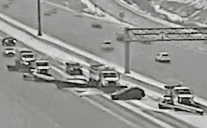 视频：汽车在多伦多高速公路上撞上了扫雪车| insauga