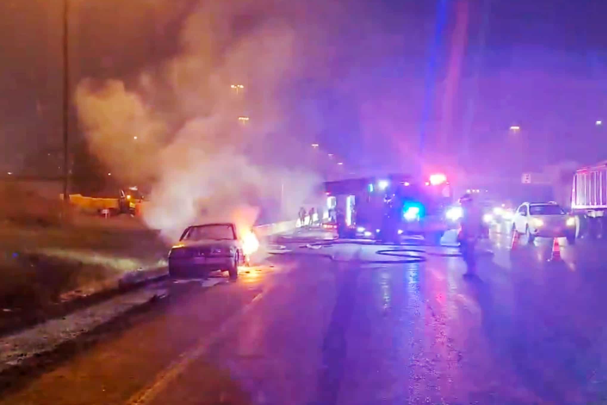 vehicle fire hwy 403 mississauga