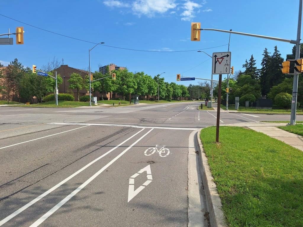 Aquitaine Avenue in Mississauga and pilot project to reduce lanes.