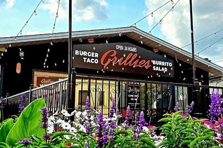 Grillies mexican burger restaurant brampton