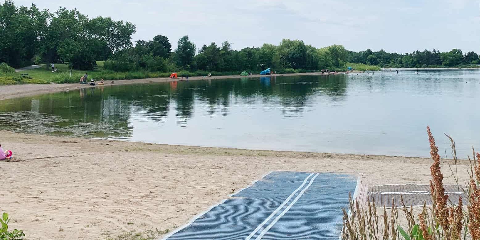 Beaches closed due to overflow in Lake Ontario in Mississauga and ...