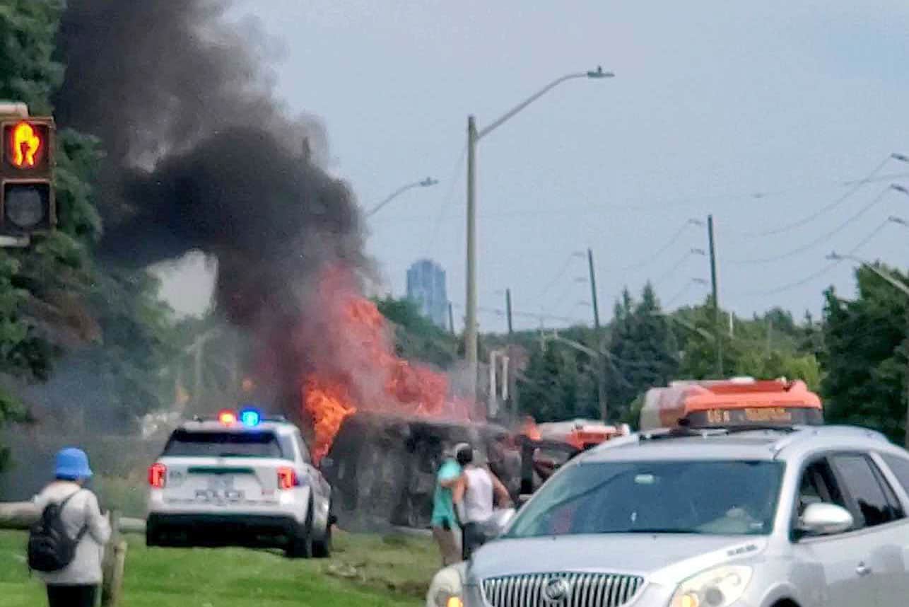 driver dies crash mississauga