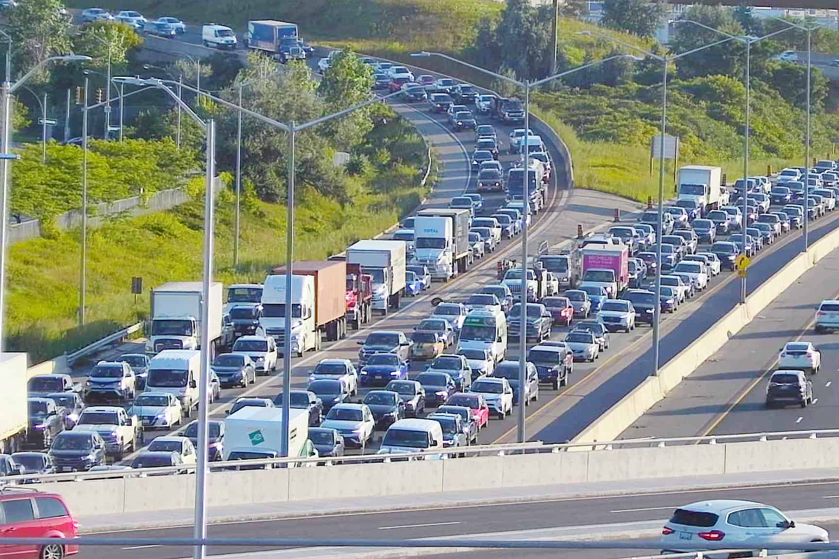 crash mississauga toronto qew