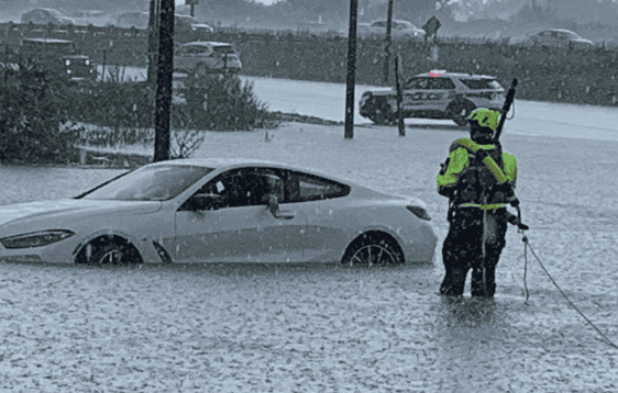 stay home, flooding, Mississauga, rescue, weather warning, storm, rain,