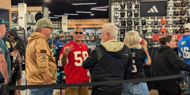 Vince Lombardi Trophy crowd