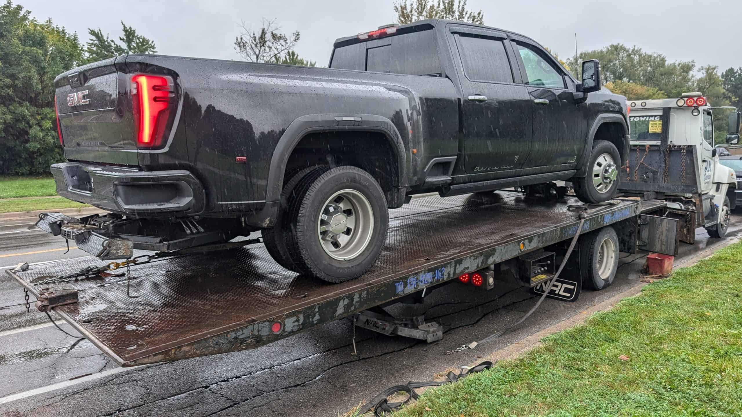 Speeding tow truck driver in a bike lane charged in Brampton, police say