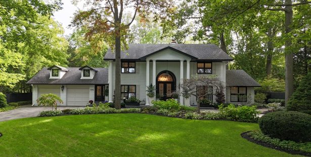 House of the Week: Beautiful Georgian-style house close to the lake in Mississauga, listed by Sam McDadi Real Estate Inc.