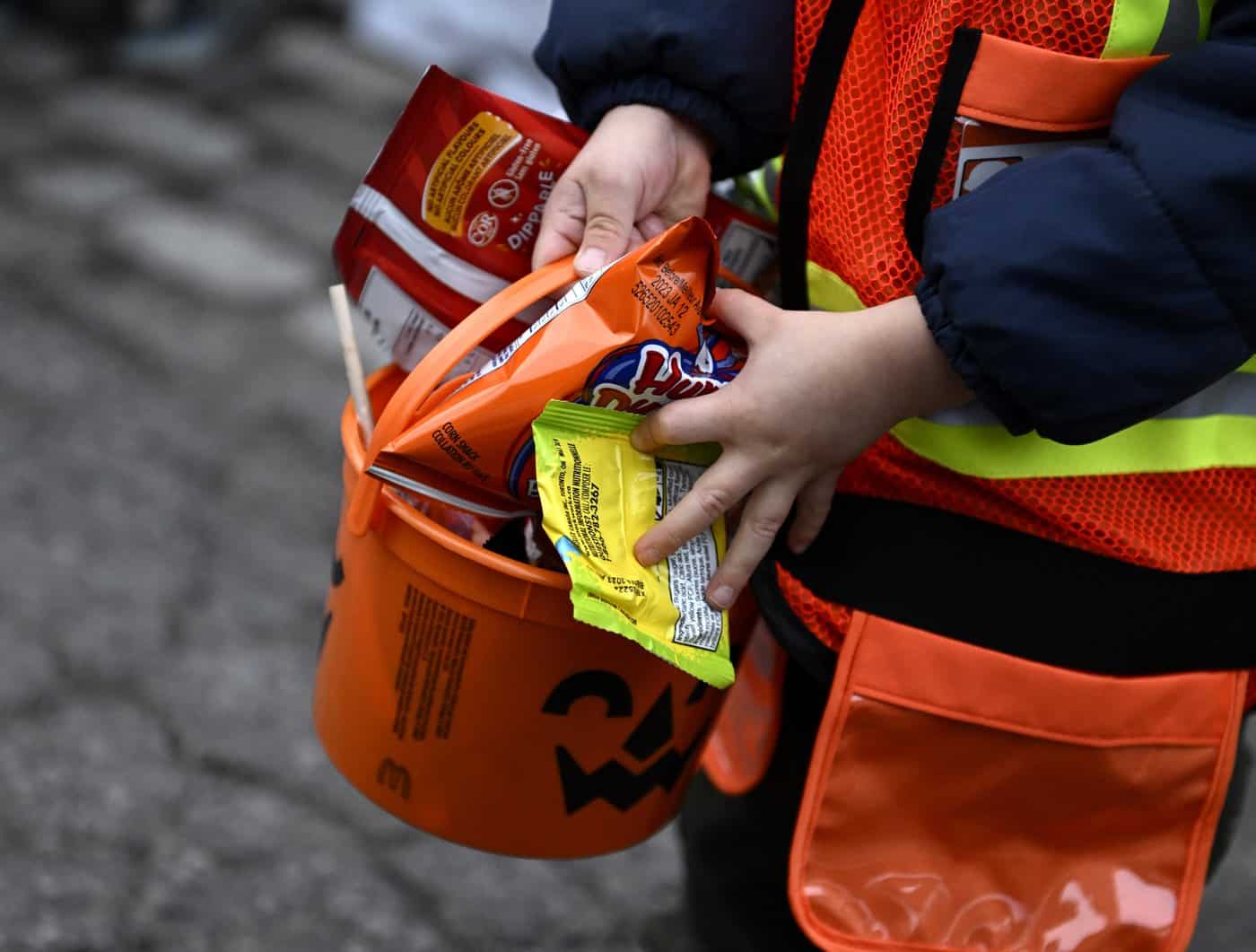 Razor found in northern Ontario child's Halloween candy: OPP investigating