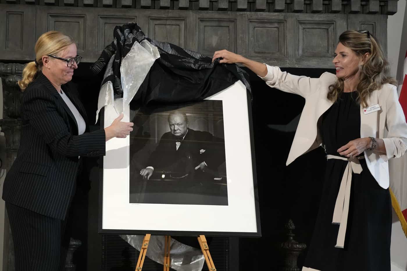 stolen winston churchill portrait returns