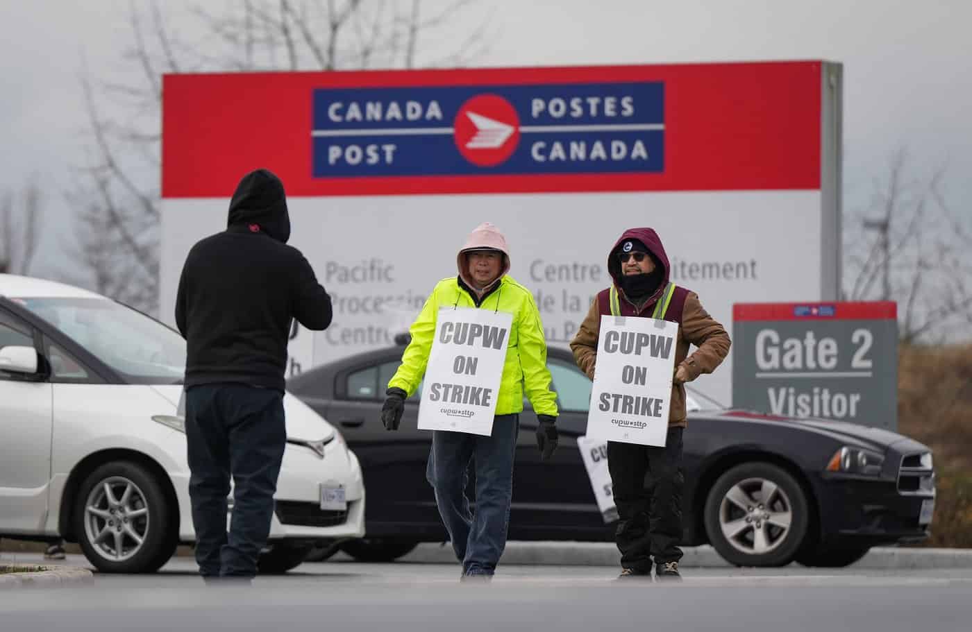 canada post strike layoffs