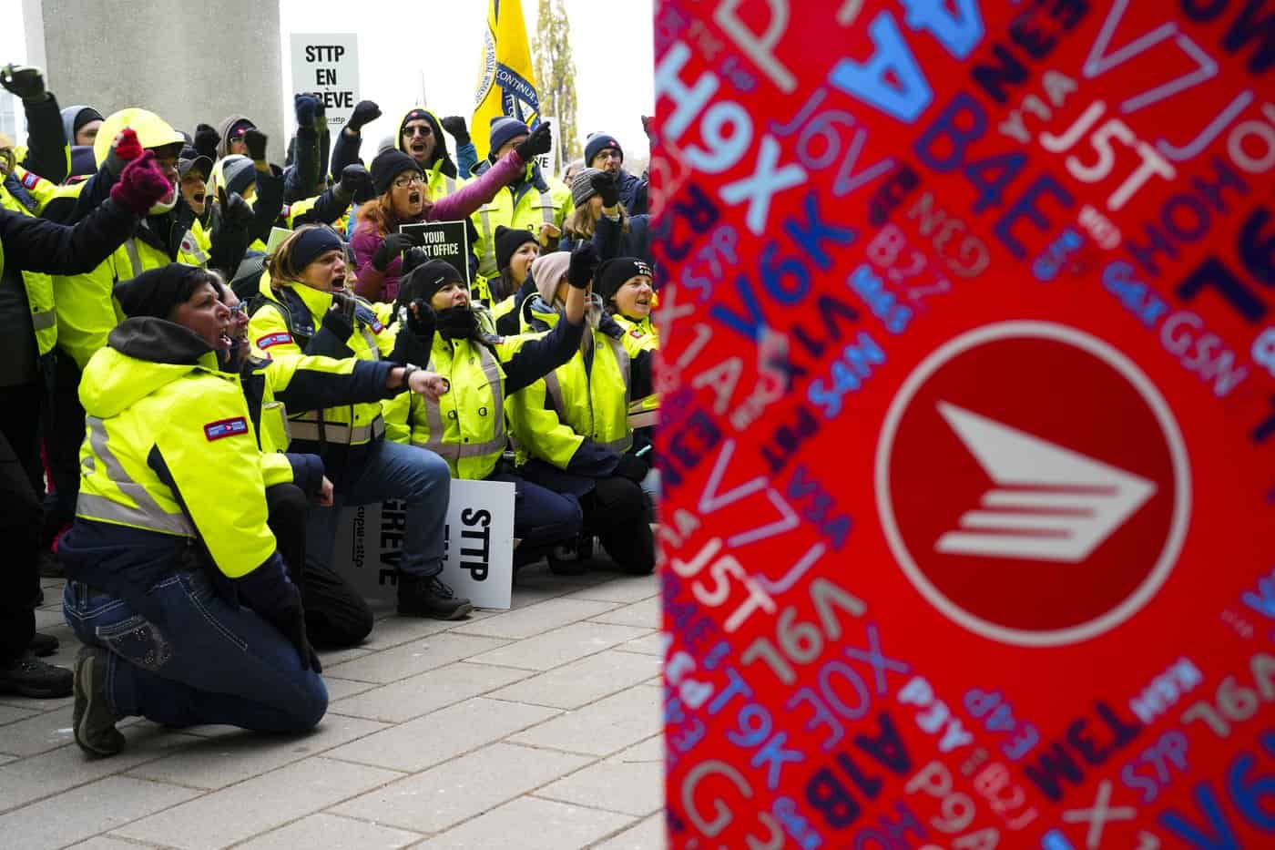 canada post strike labour board