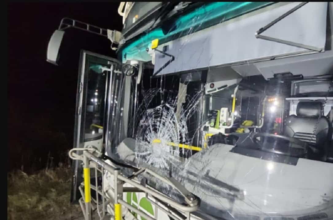 Thrown rock hits GO bus as it travels on Ontario highway near Toronto | insauga