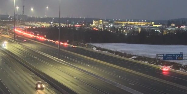 highway, 401, traffic, congestion, boxing day, shopping, police, report, outlet, mall, Halton, Mississauga, Ontario.